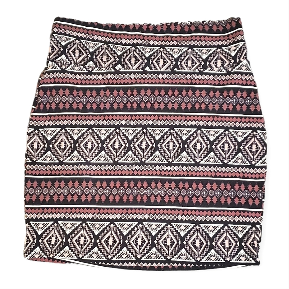 CHARLOTTE RUSSE | Women's red tone multi-pattern stripe print mini skirt.